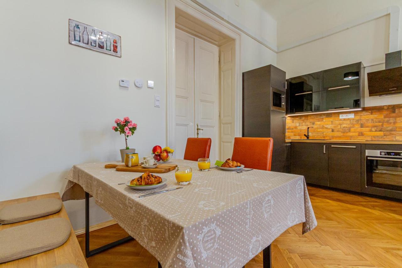 Supercentral Boutique Suite Будапеща Екстериор снимка